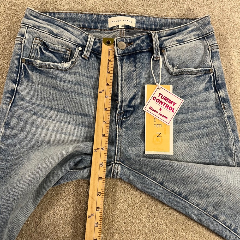 Risen Jeans Straight Leg Womens 11/30 Medium Wash NEW Tummy Control Distressed - Picture 6 of 12